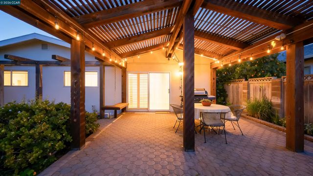 2535 Francis Dr, Pinole, CA 94564