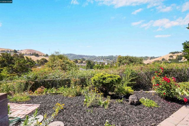 2535 Francis Dr, Pinole, CA 94564