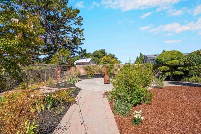 2535 Francis Dr, Pinole, CA 94564