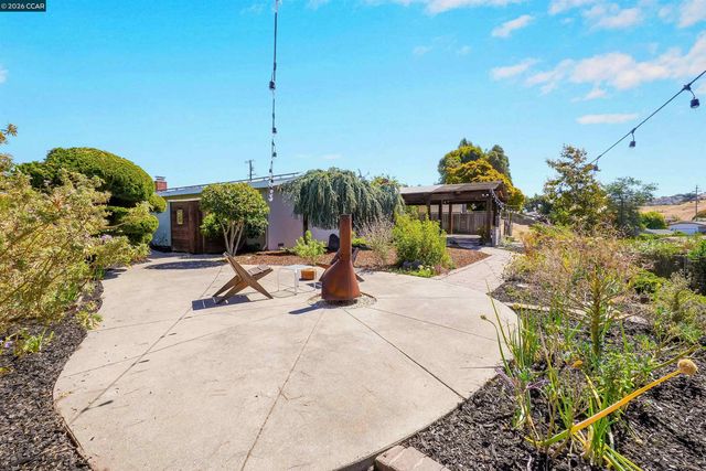 2535 Francis Dr, Pinole, CA 94564