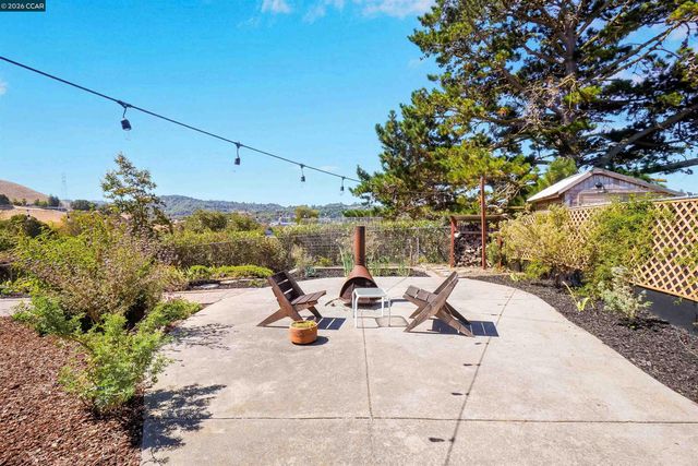 2535 Francis Dr, Pinole, CA 94564