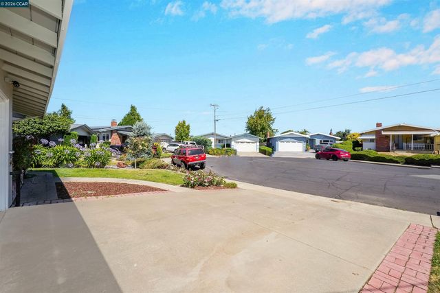 2535 Francis Dr, Pinole, CA 94564