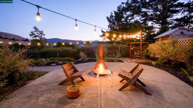 2535 Francis Dr, Pinole, CA 94564
