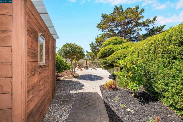 2535 Francis Dr, Pinole, CA 94564