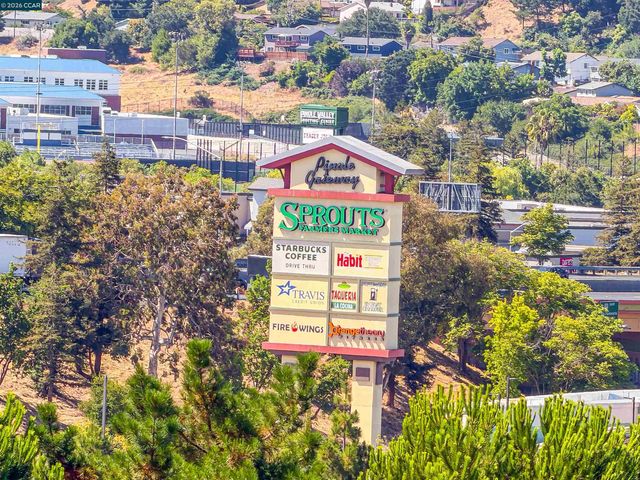 2535 Francis Dr, Pinole, CA 94564