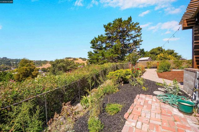 2535 Francis Dr, Pinole, CA 94564