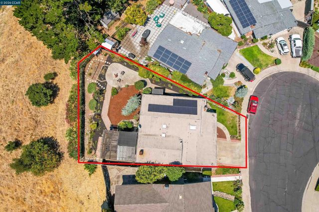2535 Francis Dr, Pinole, CA 94564