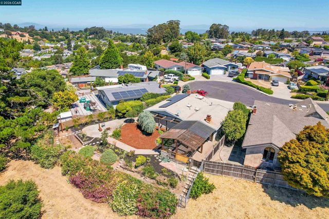 2535 Francis Dr, Pinole, CA 94564