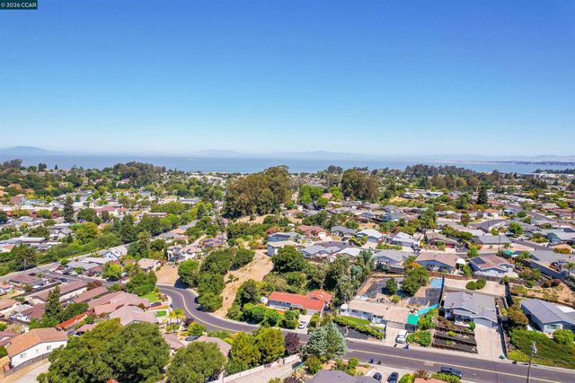 2535 Francis Dr, Pinole, CA 94564