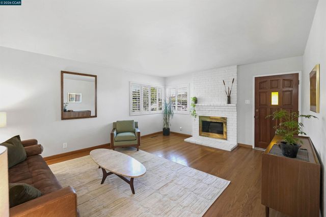 2535 Francis Dr, Pinole, CA 94564
