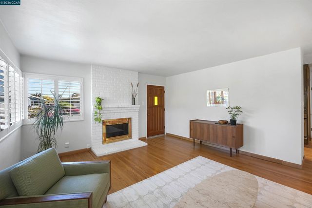 2535 Francis Dr, Pinole, CA 94564
