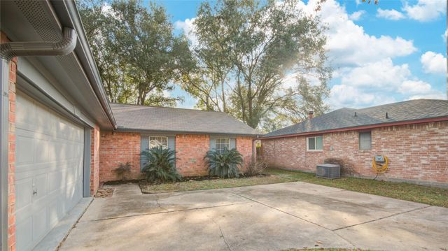 6722 Lynngate Drive, Spring, TX 77373