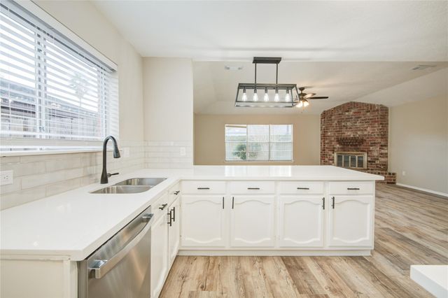 6722 Lynngate Drive, Spring, TX 77373