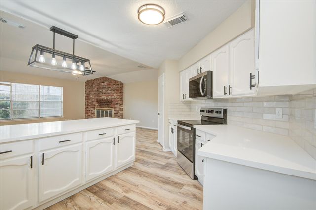 6722 Lynngate Drive, Spring, TX 77373