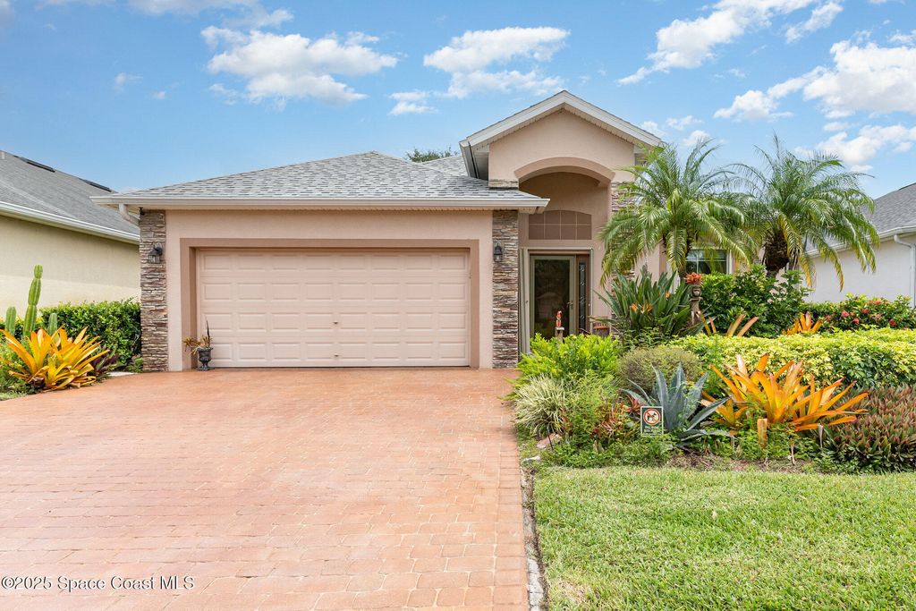 665 Remington Green Drive SE, Palm Bay, FL 32909