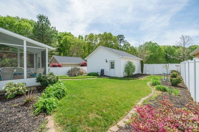 16515 Amberside Road E, Cornelius, NC 28031