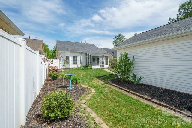 16515 Amberside Road E, Cornelius, NC 28031