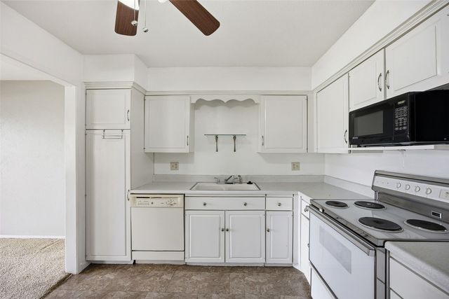 411 Crimson Drive NE 19, Cedar Rapids, IA 52402