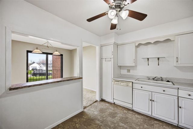 411 Crimson Drive NE 19, Cedar Rapids, IA 52402