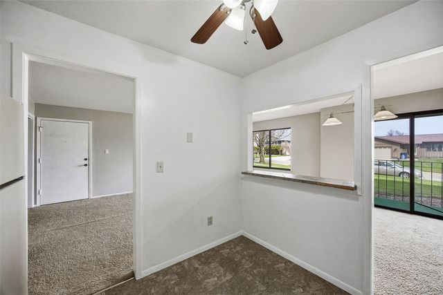 411 Crimson Drive NE 19, Cedar Rapids, IA 52402