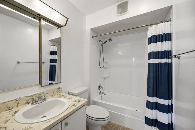 411 Crimson Drive NE 19, Cedar Rapids, IA 52402