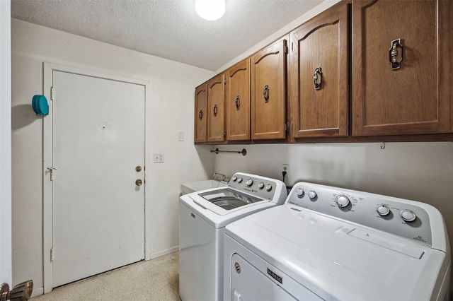 411 Crimson Drive NE 19, Cedar Rapids, IA 52402