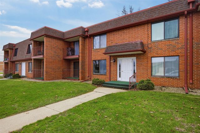 411 Crimson Drive NE 19, Cedar Rapids, IA 52402