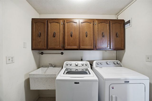 411 Crimson Drive NE 19, Cedar Rapids, IA 52402