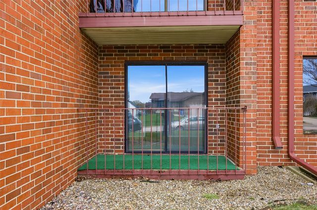 411 Crimson Drive NE 19, Cedar Rapids, IA 52402