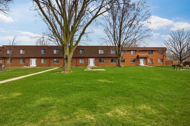 411 Crimson Drive NE 19, Cedar Rapids, IA 52402