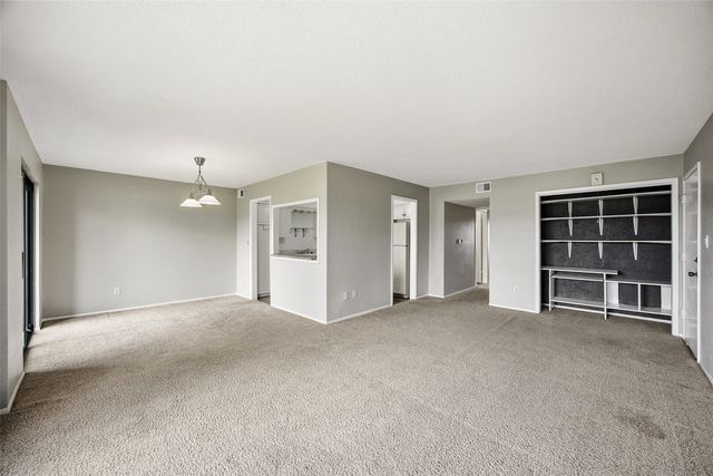 411 Crimson Drive NE 19, Cedar Rapids, IA 52402
