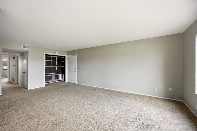 411 Crimson Drive NE 19, Cedar Rapids, IA 52402