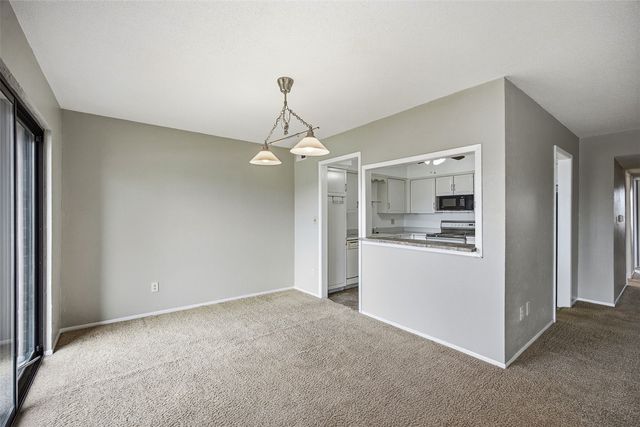 411 Crimson Drive NE 19, Cedar Rapids, IA 52402