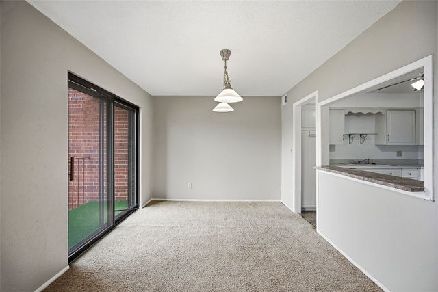 411 Crimson Drive NE 19, Cedar Rapids, IA 52402