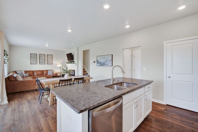 7618 NW 95th Court, Johnston, IA 50131