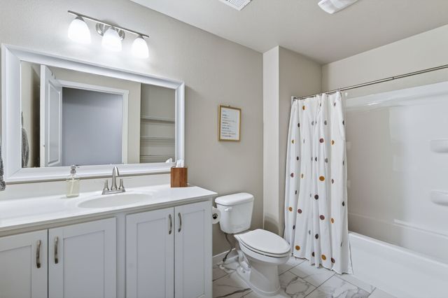 7618 NW 95th Court, Johnston, IA 50131
