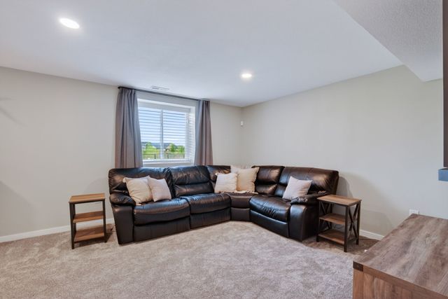 7618 NW 95th Court, Johnston, IA 50131