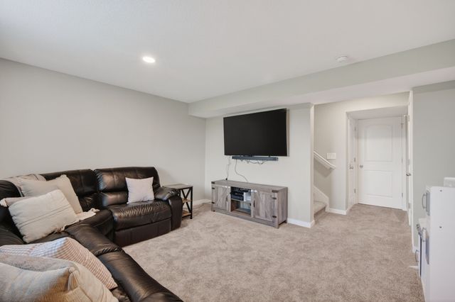 7618 NW 95th Court, Johnston, IA 50131