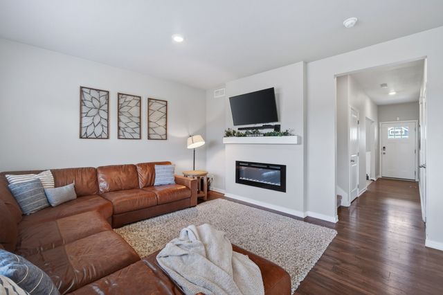 7618 NW 95th Court, Johnston, IA 50131