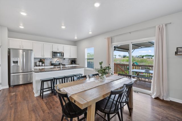 7618 NW 95th Court, Johnston, IA 50131