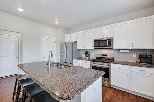 7618 NW 95th Court, Johnston, IA 50131