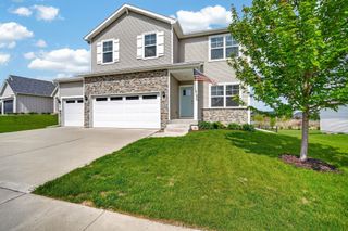 7618 NW 95th Court, Johnston, IA 50131