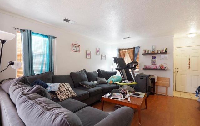 527 Whisper Mesa Street SW, Albuquerque, NM 87121