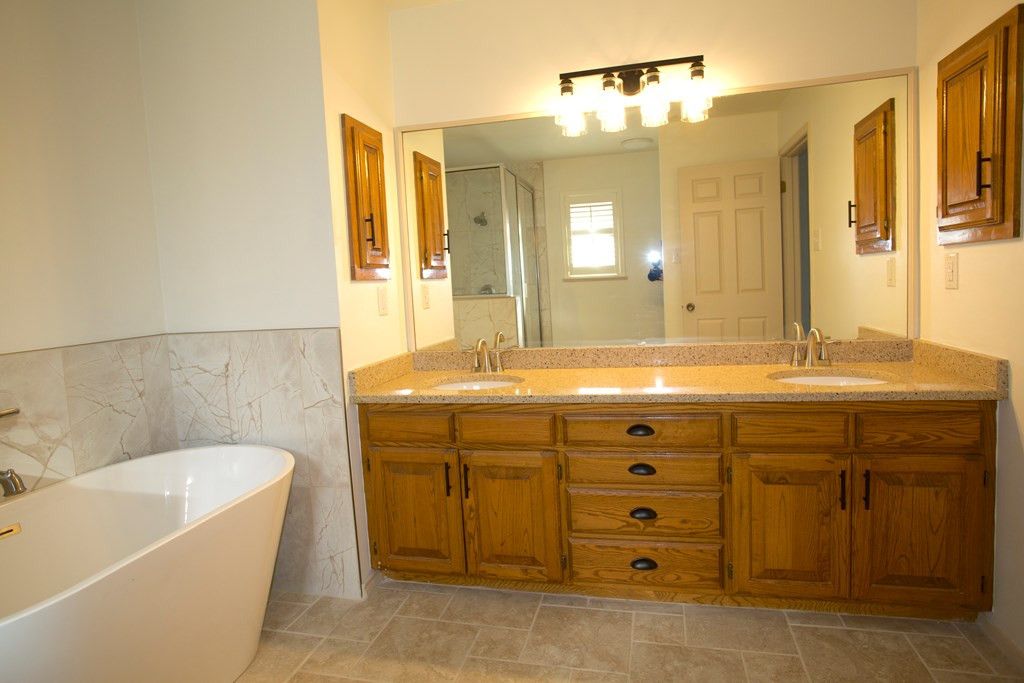 Image 11 of property listing at 3438 Grandview Drive, San Angelo, TX 76903