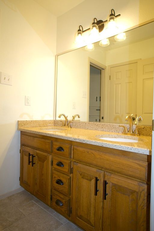 Image 14 of property listing at 3438 Grandview Drive, San Angelo, TX 76903