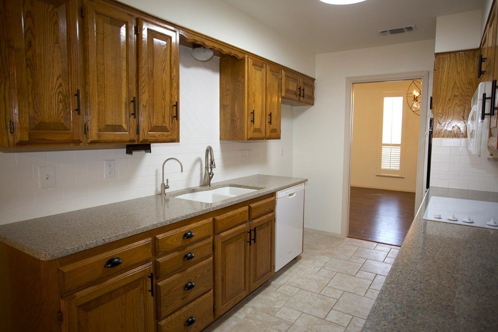 Image 6 of property listing at 3438 Grandview Drive, San Angelo, TX 76903