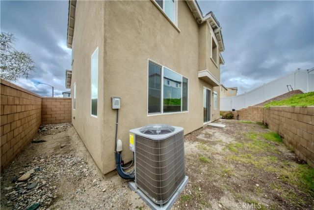 364 Castaic Way, Rialto, CA 92377