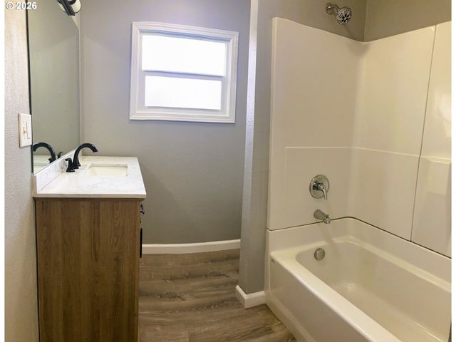 507 CLARK St, Kelso, WA 98626