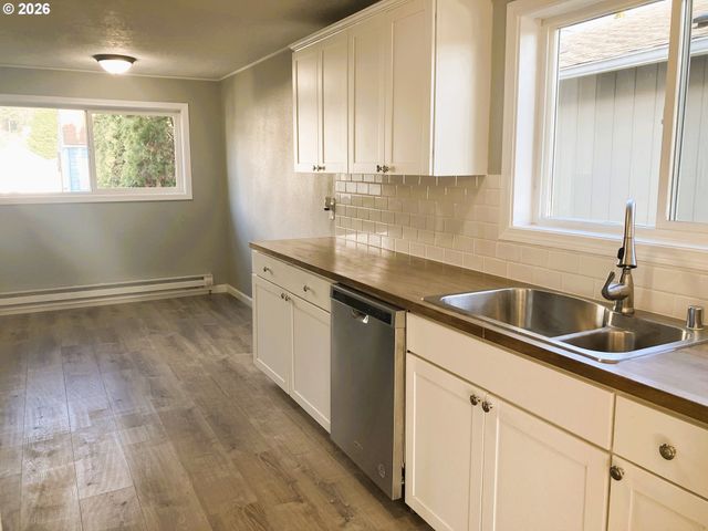 507 CLARK St, Kelso, WA 98626