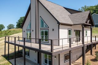 37 Lakeview Dr, Summertown, TN 38483